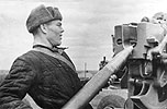 Волокитин - заряжающий 6-й батареи 732-го зенитно-артиллерийского полка